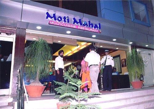 Moti Mahal Hotel And Restaurant Dehradun Bagian luar foto